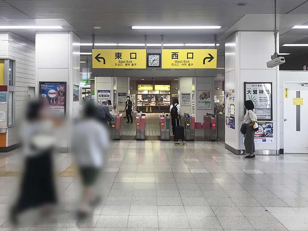 東武伊勢崎線谷塚駅駅下車
改札を出て、東口方向