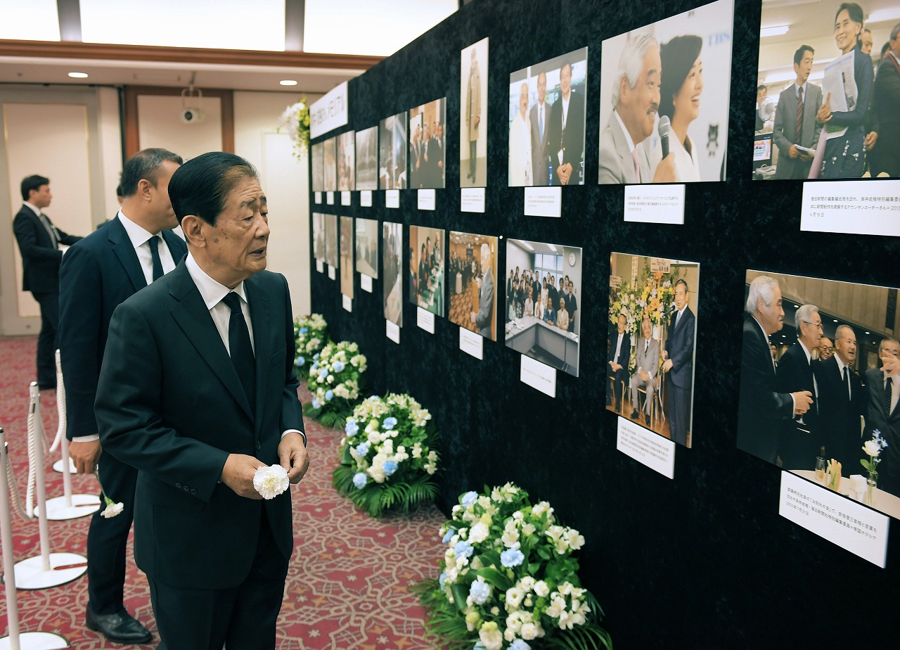 岸井成格さんお別れの会 東京 千代田区の如水会館で はじめてのお葬式ガイド 岸井成格さんお別れの会 東京 千代田区の如水会館で はじめてのお葬式ガイド