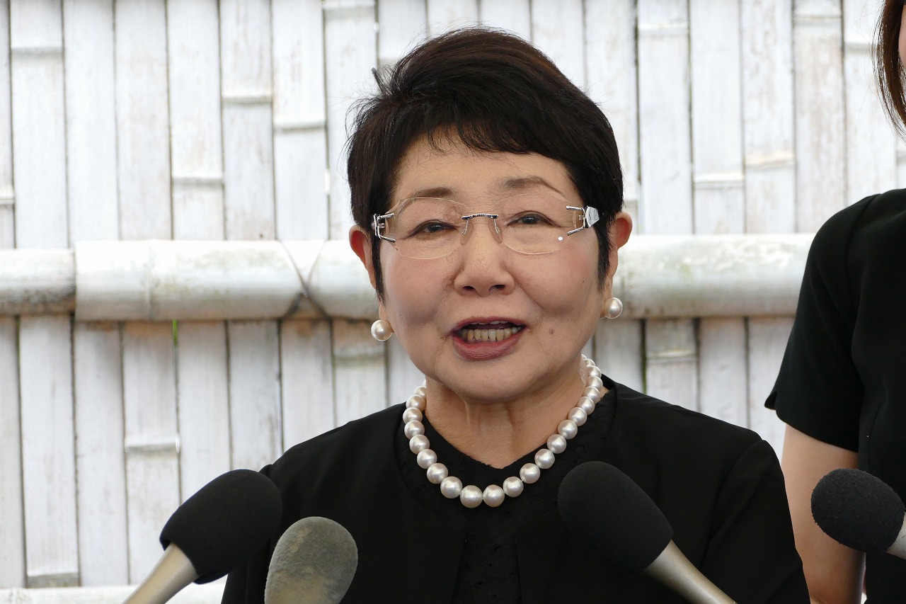 桂歌丸さんの告別式 横浜 妙蓮寺に2 500名もの参列者が最後のお別れに はじめてのお葬式ガイド 桂歌丸さんの告別式 横浜 妙蓮寺に2 500名もの参列者が最後のお別れに はじめてのお葬式ガイド