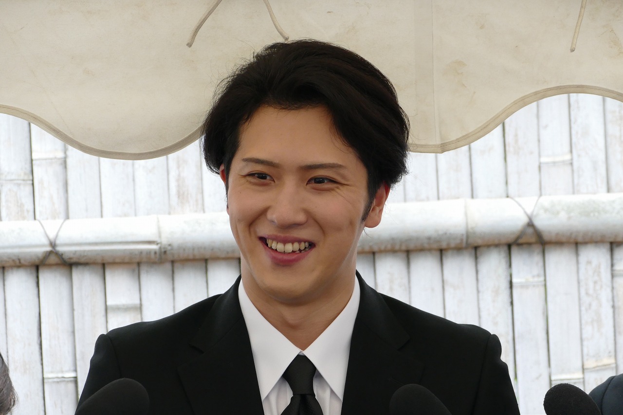 桂歌丸さんの告別式 横浜 妙蓮寺に2 500名もの参列者が最後のお別れに はじめてのお葬式ガイド 桂歌丸さんの告別式 横浜 妙蓮寺に2 500名もの参列者が最後のお別れに はじめてのお葬式ガイド