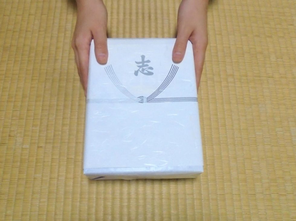 【参列者へのお礼】「会葬御礼」と「香典返し」の違い、ご存知ですか？【葬儀の知識】 はじめてのお葬式ガイド