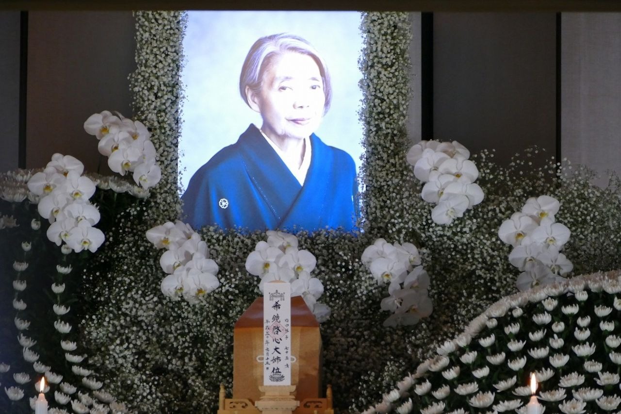 平成30年 18年 に亡くなった 芸能人 有名人 著名人のお葬式 お別れの会を総まとめ はじめてのお葬式ガイド