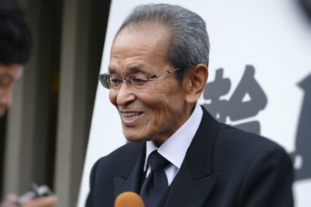 第54代横綱輪島大士さんの葬儀告別式 青山葬儀所の空に673個の金の風船を飛ばしてお別れ はじめてのお葬式ガイド 第54代横綱輪島大士さんの葬儀告別式 青山葬儀所の空に673個の金の風船を飛ばしてお別れ はじめてのお葬式ガイド
