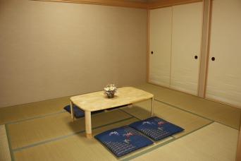 宿泊可能な遺族控室は浴室・トイレを備えており、最後まで寄り添うことができる